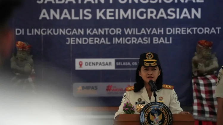 Kakanwil Imigrasi Bali Lantik 37 Jabatan Fungsional Analis Keimigrasian