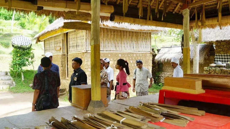 Pelestarian Lontar di Dukuh Penaban Dorong Pertumbuhan Ekonomi Masyarakat
