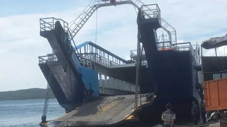 Hendak Bertolak, KMP Samudra Utama Kandas di Gilimanuk