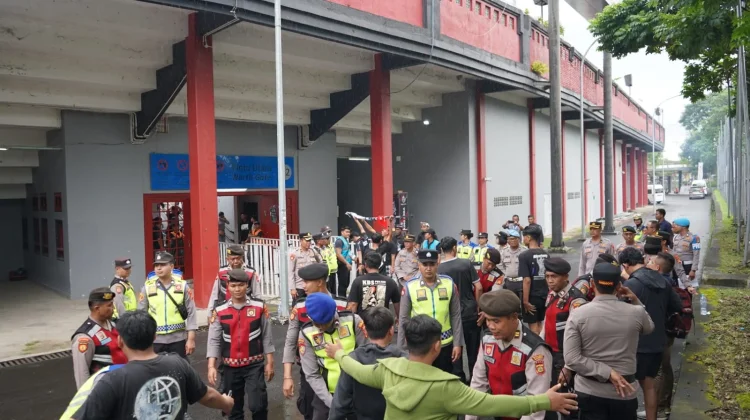 Kapolres Gianyar Pimpin Pengamanan Laga Bali United Kontra Bhayangkara Presisi