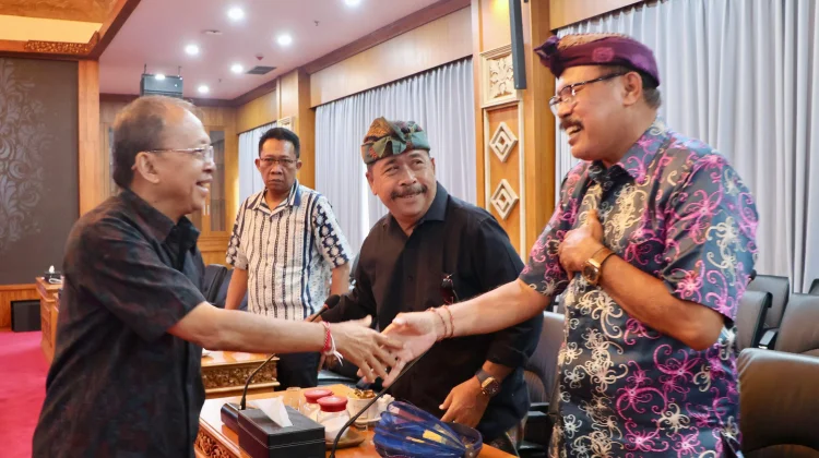 Gubernur Koster Serap Aspirasi Pelaku Usaha Taksi