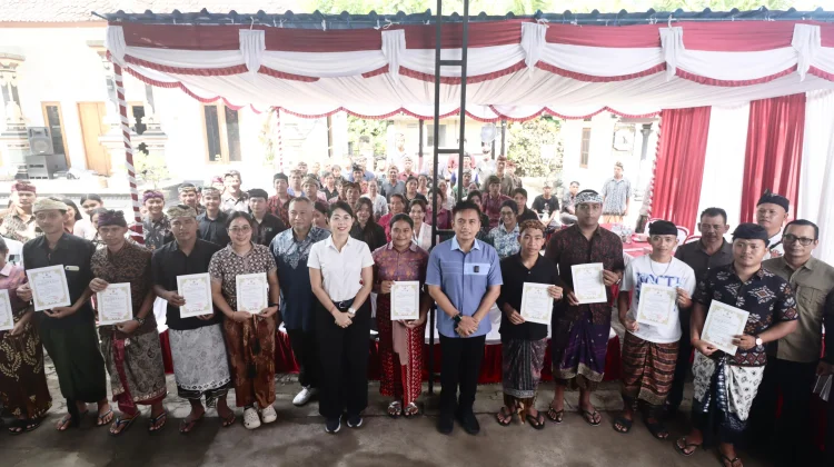 Wabup Ipat Lepas 10 Siswa Magang ke Jepang