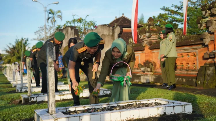 Hari Bakti Kodam Udayana Diisi Ziarah dan Bakti Sosial