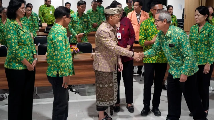 Bupati Satria Hadiri Pelantikan Pengurus HAKLI Klungkung