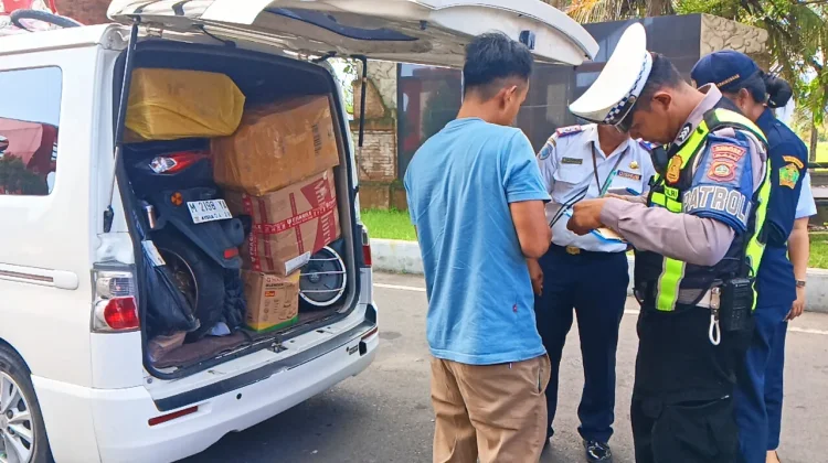 Jelang Iduladha, Puluhan Travel Gelap Terjaring Razia di Jembrana