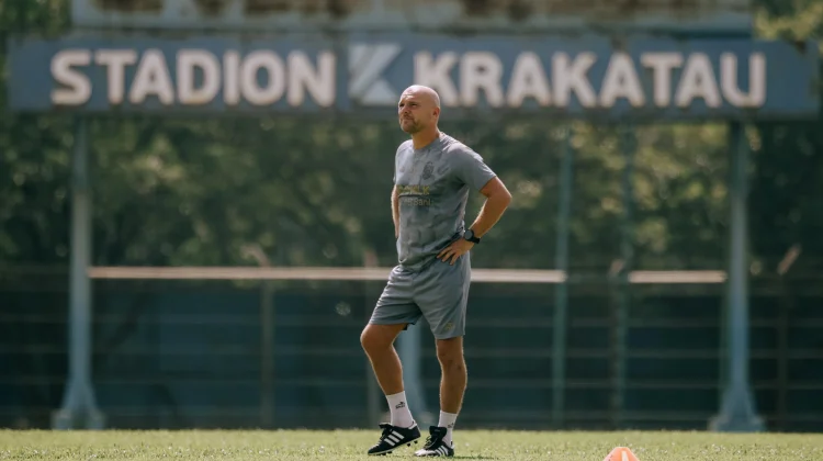 Johnny Jansen Ungkap Pengalaman Tandang yang Luar Biasa di Indonesia