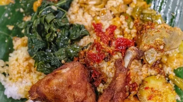 Mengapa Nasi Padang Identik dengan Porsi Besar?
