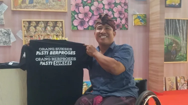 Lukisan Mini dan Kaos Jadi Daya Tarik Baru