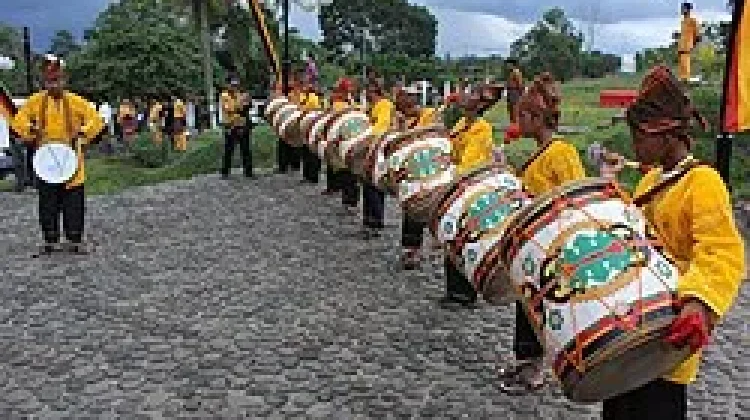 Tambua Tasa Kesenian Tradisional Khas Pariaman Sumatera Barat