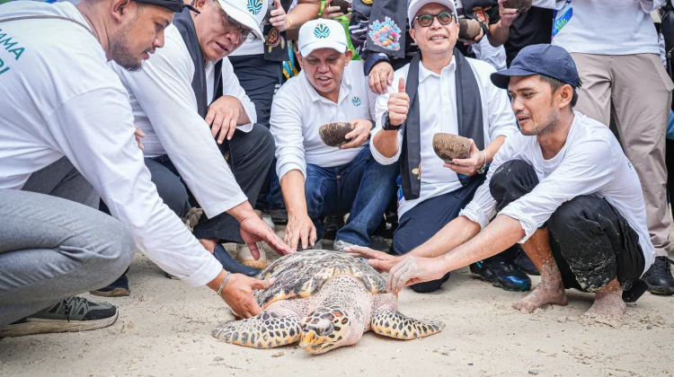 Menteri LH Tegaskan Perlindungan Laut Tak Berhenti di Garis Pantai