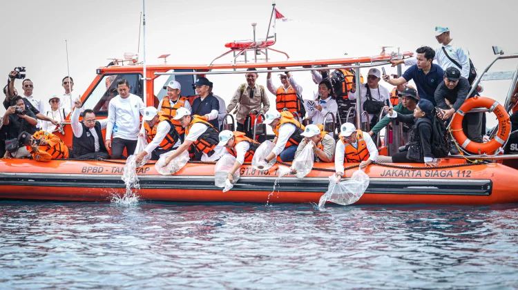 Menteri LH Tegaskan Perlindungan Laut Tak Berhenti di Garis Pantai