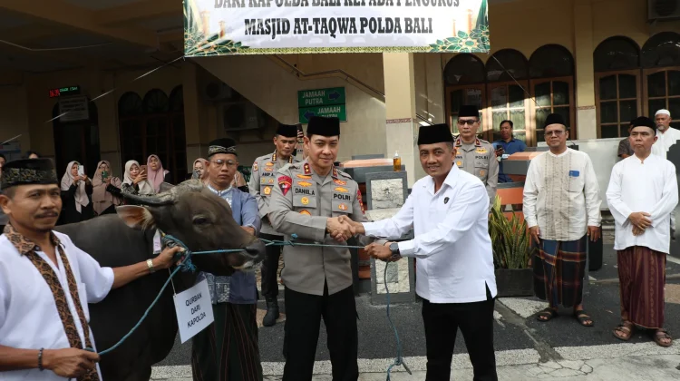 Polda Bali Serahkan 96 Ekor Hewan Kurban Iduladha