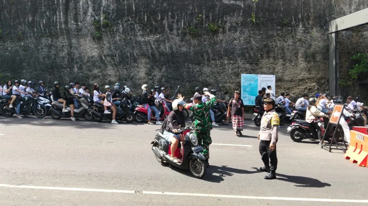 Euforia Kelulusan di Pantai Melasti Berjalan Kondusif