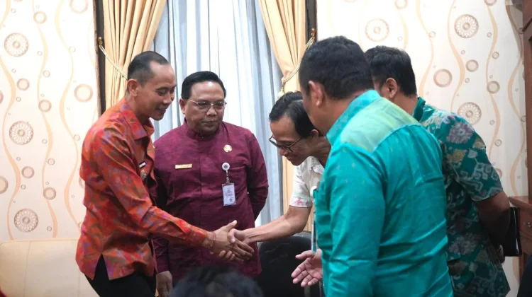Antisipasi Dampak Abrasi Pantai Monggalan, Wabup Tjok Surya Pimpin Rakortas