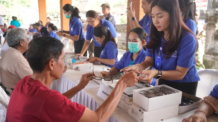 HUT ke-6 Porkomdewi, Bupati Satria Buka Layanan Cek Kesehatan Gratis di Desa Aan