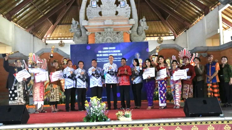 Peringati Hardiknas 2026, Wabup Tjok Surya Buka Lomba Karaoke Antar Guru
