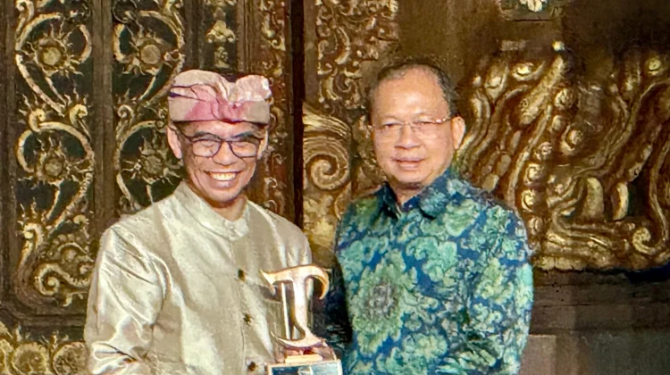 Gubernur Koster Raih Tribun Bali Award atas Tata Kelola Ekonomi Terbaik