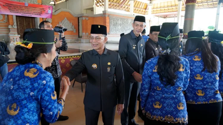 Ratusan PNS Pemkab Klungkung Resmi Diambil Sumpah dan Dilantik