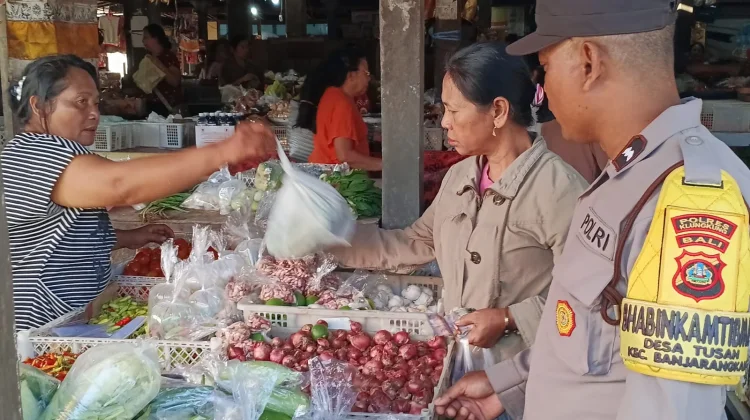 Bhabinkamtibmas Sambangi Pasar Tusan, Sampaikan Imbauan kepada Masyarakat