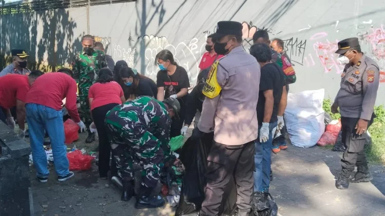 TNI Bersama Forkopimcam Kediri Gaungkan Gerakan Bali Bersih Sampah