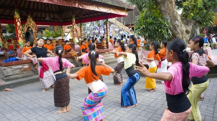 Pemuda Bali Belajar AI lewat Istilah Tradisional "Agurung-agurung"