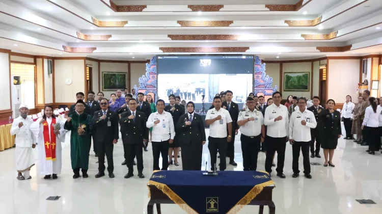 Kakanwil Kemenkum Bali Lantik 15 PNS dan 1 Pejabat Fungsional