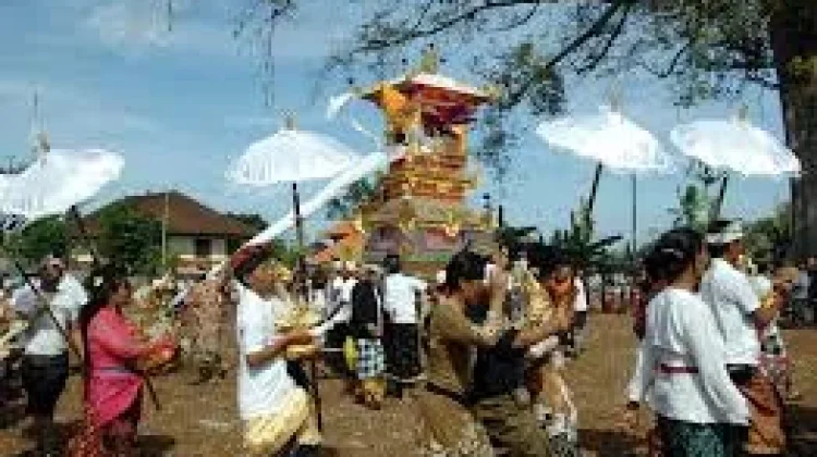 Rahasia Keharmonisan Masyarakat Bali Berawal dari Mapitulung