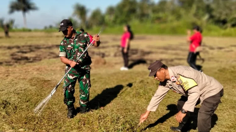 Semangat Kebersamaan, Babinsa dan Warga Wongaya Gede Peduli Lingkungan