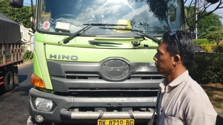 Penumpang Motor Tewas Terlindas Tronton di Gilimanuk