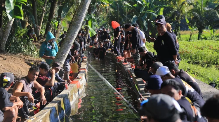 Bupati Satria Buka Lomba Mancing Air Deras di Desa Aan