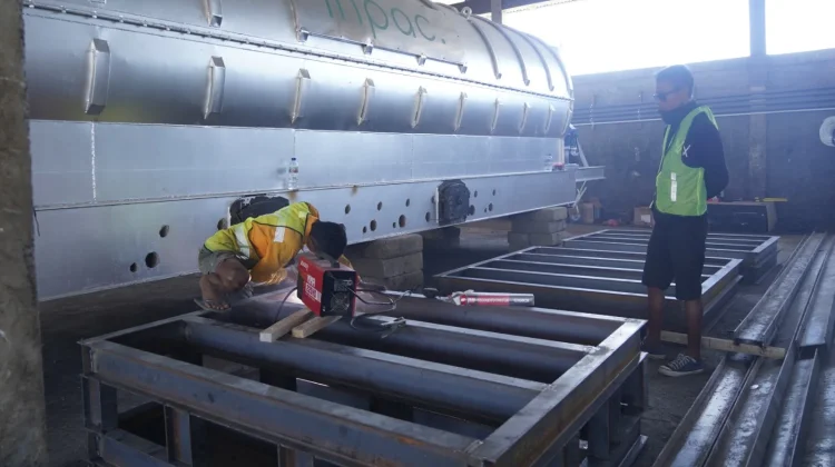 Bupati Satria Tinjau Progres Mesin Pengolah Sampah di TOSS Center Kusamba