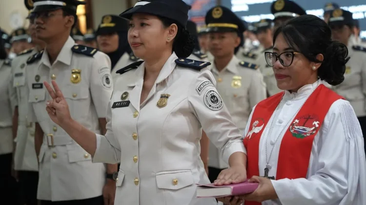 Kakanwil Imigrasi Lantik Pejabat Fungsional Analis Keimigrasian dan PNS