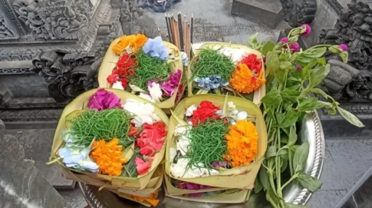 Refleksi Kritis Mebanten, Bukan Aktivitas Ritual Biasa