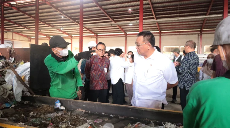 Bukan Tutup TPA, Menteri LH Tegaskan Stop Open Dumping dan Dorong Green Jobs