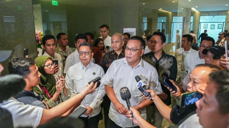 Menteri Jumhur Ajak Kampus dan NGO Hadapi Isu Lingkungan