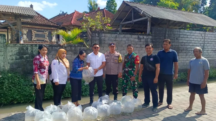 Gerak Nyata Babinsa Penarukan Investasi Ketahanan Pangan