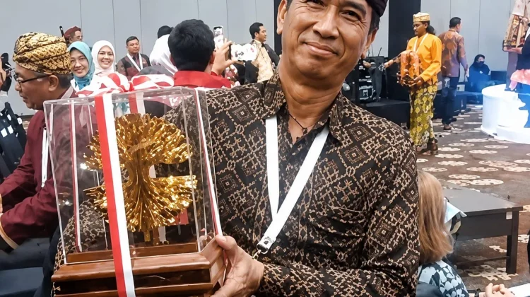 Puluhan Tahun Lestarikan Penyu, KPP Kurma Asih Jembrana Raih Penghargaan Kalpatar
