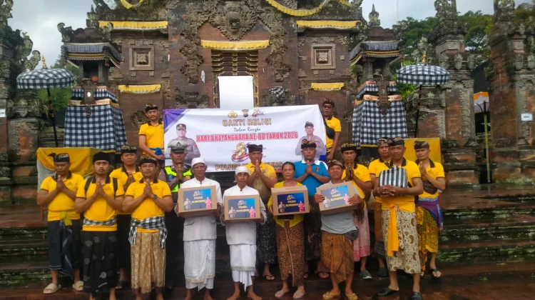 Sambut Hari Bhayangkara ke-80, Polsek Banjarangkan Gelar Bakti Religi di Pura Agung