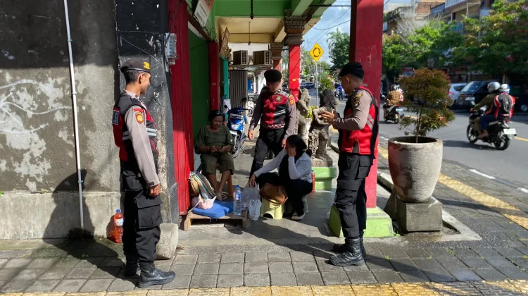 Patroli KRYD Sat Samapta Polres Klungkung Sambangi Kawasan Pertokoan Diponegoro