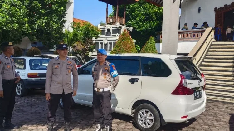 Pleton Siaga III Polres Klungkung Laksanakan Pengamanan Ibadah Gereja