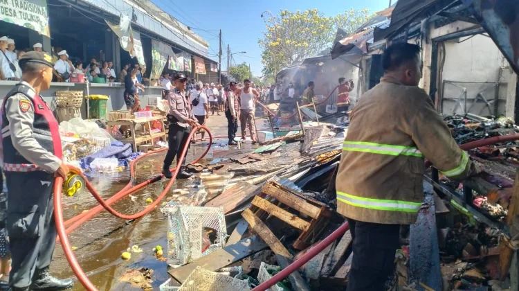 Tujuh Kios di Sebelah Utara Pasar Tulikup Terbakar, Polisi Lakukan Olah TKP