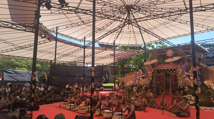 Duta Badung Tampilkan Seni Taman Penasar di PKB ke-48
