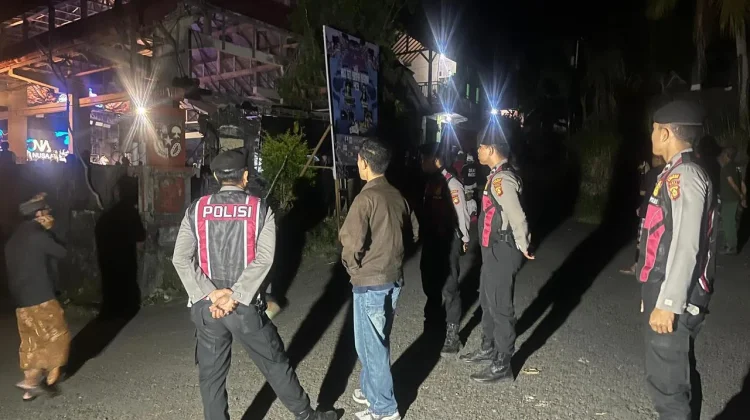 Polsek Nusa Penida Amankan Bazar HUT ST Sinar Buana di Desa Kutampi