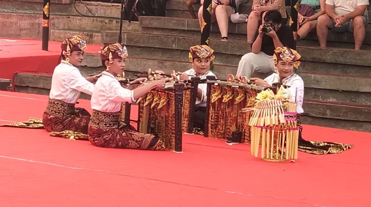 Semangat Anak Denpasar Lestarikan Gender Wayang