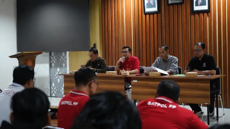 Bupati Satria Keluhkan Kabel Fiber Optik yang Semrawut dan Melanggar Tata Ruang
