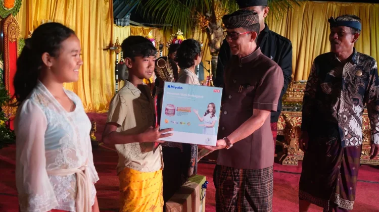 Bupati Satria Hadiri Uji Coba Gong Kebyar Dewasa Sekaa Gong Gita Remaja