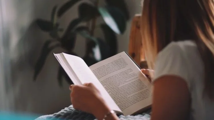 Kenapa Buku Fisik Kembali Digemari di tengah Zaman Serba Digital?