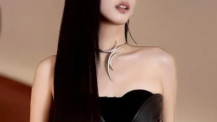 Elle Hongkong Juluki JISOO “BLACKPINK” sebagai "Sell-Out Queen"