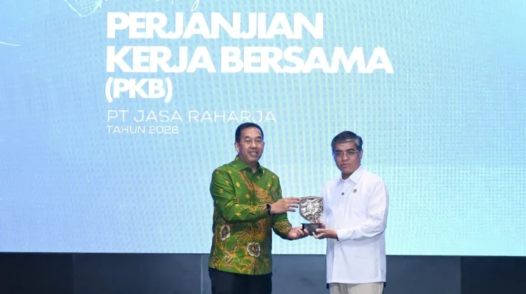 Menaker Hadiri Penandatanganan PKB Jasa Raharja bersama SPJR
