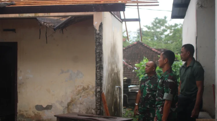 Dandim Tabanan Pantau Perbaikan Fasilitas Sanitasi Sekolah Sinergi Teritorial
